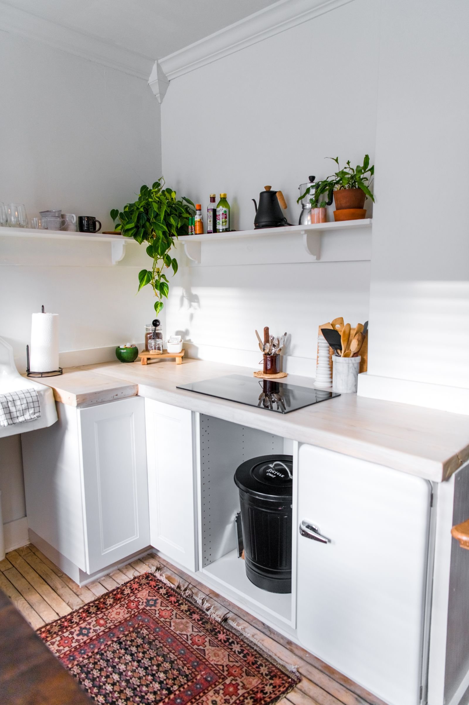 Clear empty kitchen counter in a cozy white kitchen — nightly reset for small kitchen cooking