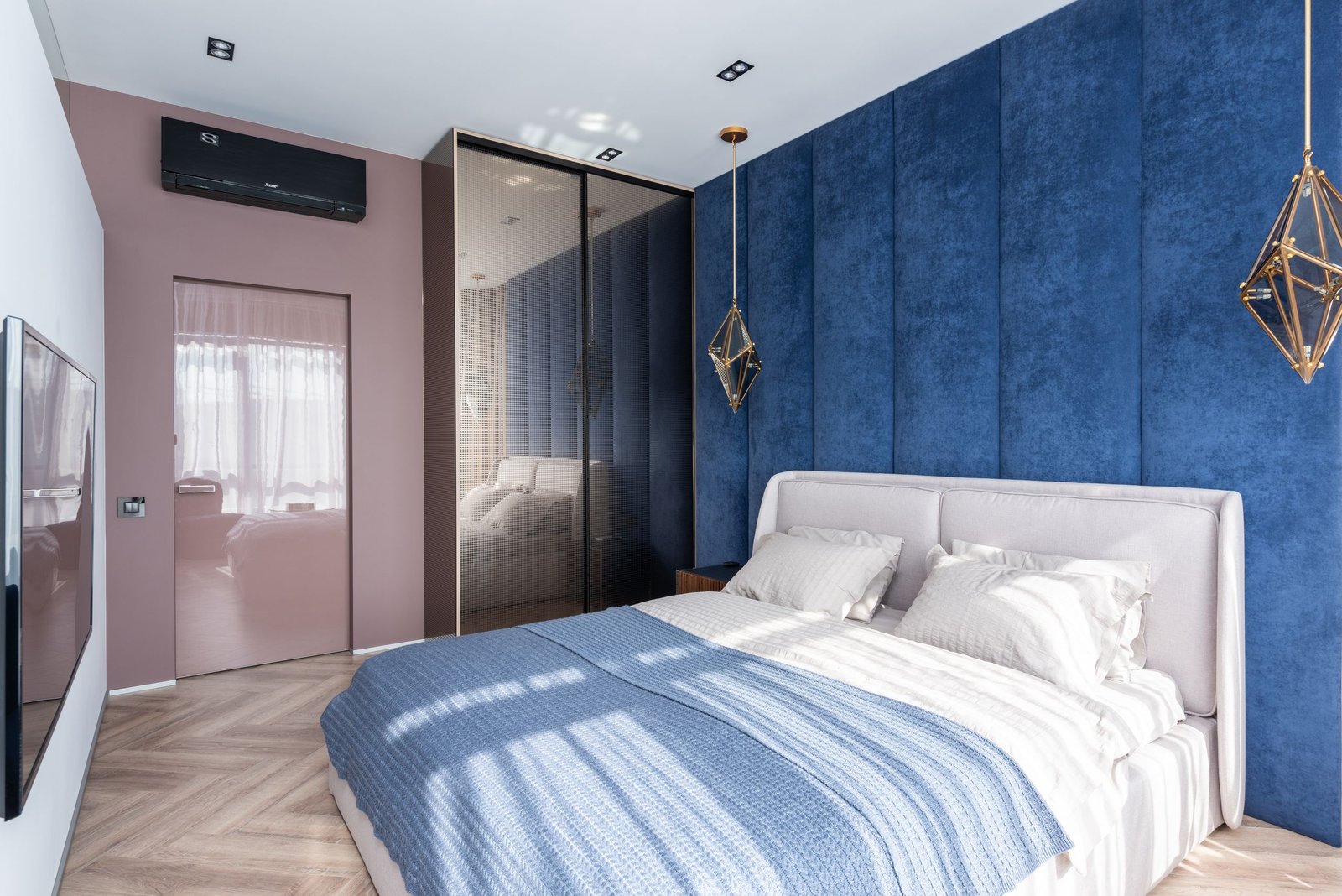 Small bedroom with the bed placed against the longest wall.